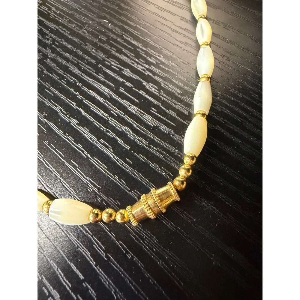 Vintage Mother of Pearl Heart Pendant Necklace Rice Bead Gold Tone 16.5 Inch
